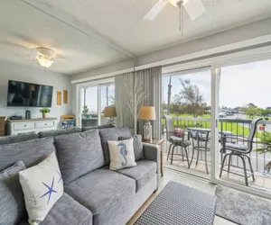 Photo 3 - Beautiful 1 Bed Beach Balcony Condo #207