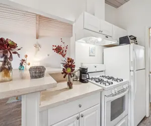 Photo 4 - Beautiful 1 Bed Beach Condo #224
