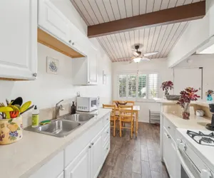 Photo 5 - Beautiful 1 Bed Beach Condo #224