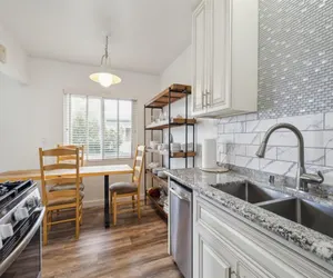 Photo 5 - Beautiful 2 Bed Beach Condo #203