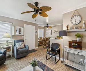 Photo 4 - Beautiful 1 Bed Beach Condo #122