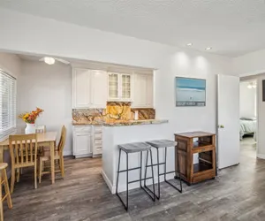 Photo 4 - Beautiful 2 Bed Beach Condo #201