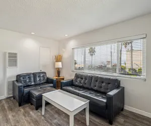 Photo 3 - Beautiful 2 Bed Beach Condo #201