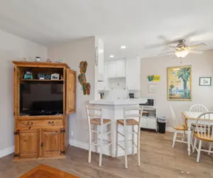 Photo 5 - Lovely 1 Bed Beach Condo #128