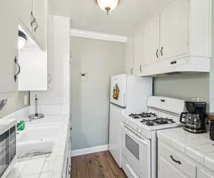 Photo 3 - 1 Bed Beach Condo  #131
