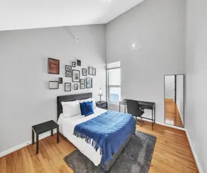Photo 5 - Modern Comfort -  3BR in the Heart of Museum District