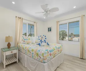 Photo 5 - 920 Bay Breeze Bungalow: Stunning Bay View Home w/ Heated Pool!