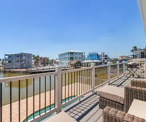 Photo 5 - 920 Bay Breeze Bungalow: Stunning Bay View Home w/ Heated Pool!