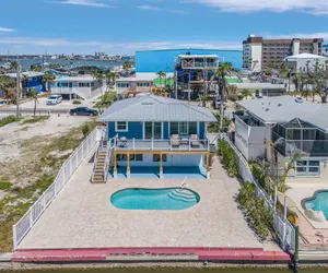 Photo 3 - 920 Bay Breeze Bungalow: Stunning Bay View Home w/ Heated Pool!