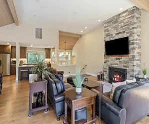 Photo 2 - 20 Aspen Lane