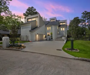 Photo 4 - Lakefront Retreat with Pool, Hot Tub & wooden bulkhead for parking up to 2 boats