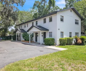 Photo 3 - Be Our Guest - Pet Friendly Townhome near Downtown Ocala