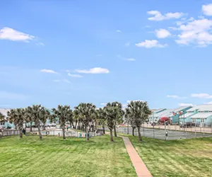 Photo 4 - Kontiki Bayfront 103