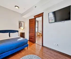 Photo 3 - 3 Bed Vintage Condo in Chicagolands Trendy Berwyn