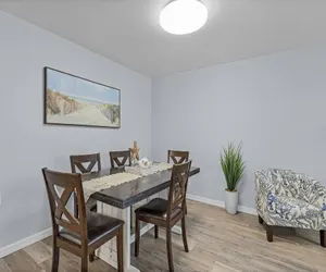 Photo 3 - 412 Harbor Hideaway: 2BD Cottage, Walk to Times Square!