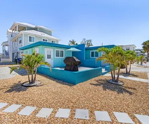Photo 2 - 412 Harbor Hideaway: 2BD Cottage, Walk to Times Square!
