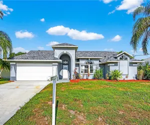 Photo 5 - Entire Home For Relaxing Family Retreat in the Heart of Sebastian - GREAT Location Less than 10minutes from the beach