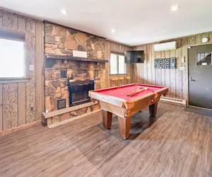 Photo 2 - Charming Porter House in the heart of the Poconos