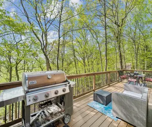 Photo 2 - Charming Porter House in the heart of the Poconos