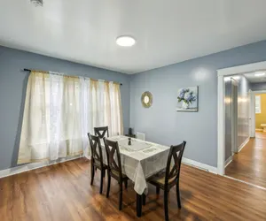 Photo 2 - Comfy 3BR Flat Close to the Falls