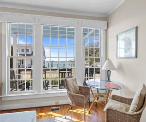 Photo 4 - Condo on Front