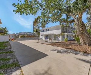 Photo 3 - 140 Barefoot Bungalow: 4BR/2BA w/ Heated Pool!