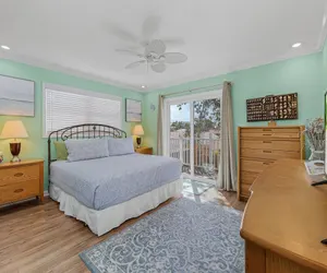 Photo 5 - 140 Barefoot Bungalow: 4BR/2BA w/ Heated Pool!