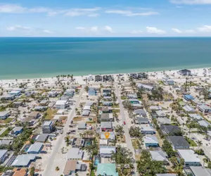 Photo 4 - 140 Barefoot Bungalow: 2BR/2BA/2 Bonus Room Home w/ Heated Pool!