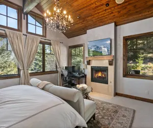 Photo 3 - 10 - Three Bedroom with Spa Stag Lodge