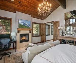 Photo 5 - 10 - Three Bedroom with Spa Stag Lodge