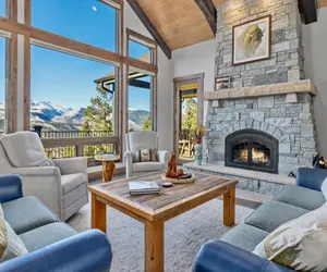 Photo 3 - Hearthstone Luxury Vacation Rental at Windcliff