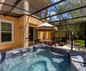 Photo 2 - Regal Oaks Retreat: Pool, Hot Tub & Near Disney