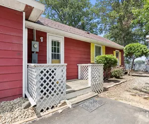 Photo 2 - Dave's Last Resort-House on the Lake