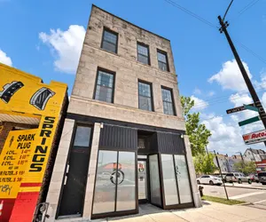 Photo 5 - Modern, Spacious 3BR Apt Minutes to Downtown!