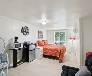 Photo 4 - Dave's Last Resort Lakeside-Cozy Cabin 6
