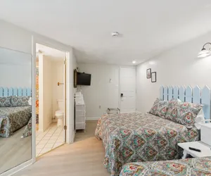 Photo 5 - Dave's LastResortPoolside LongStayDiscount ComfortingCabin2