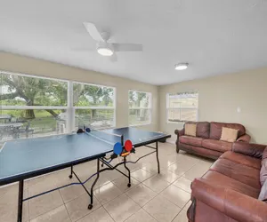 Photo 5 - Elwood Park Gem Spacious 3BR Prime Location