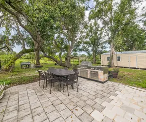 Photo 4 - Elwood Park Gem Spacious 3BR Prime Location