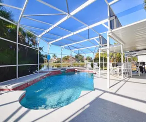 Photo 2 - Beautiful Waterfront home close to Disney!