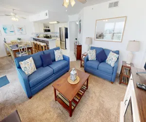 Photo 4 - Islander Beach Resort 6007