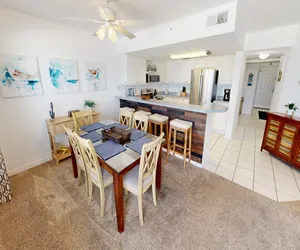 Photo 2 - Islander Beach Resort 6007