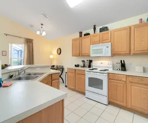 Photo 2 - Gated 4 bed with Pool and Spa close to Disney