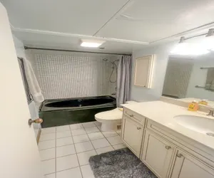 Photo 2 - Ocean View Retro 1-Bedroom @ EC