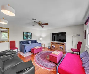 Photo 2 - Charming 2BR Retreat in the Heart of Clarence