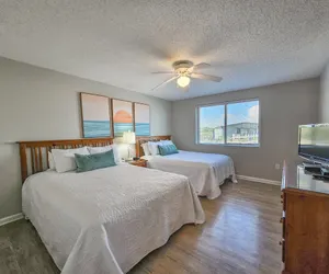 Photo 5 - Brighton 103, ocean view condo, full amenities.