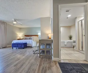 Photo 4 - Brighton 103, ocean view condo, full amenities.