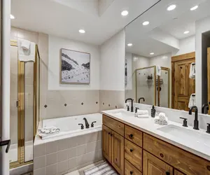 Photo 5 - Arrowhead Village | Premium 3 Bedroom Condominium