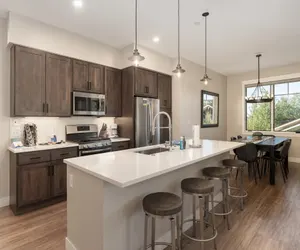 Photo 2 - Downtown Flat