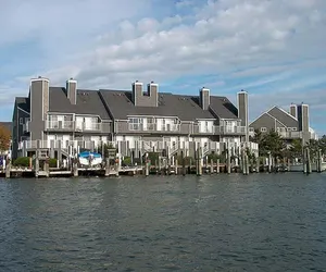 Photo 3 - Harbour Island 40F