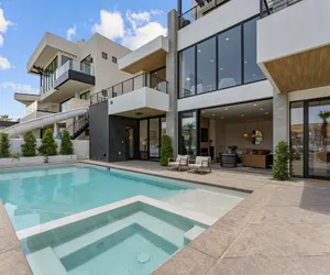 Photo 5 - Luxury Beachside